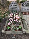 Luijendijk Dirk 29-01-1886 bloem crematie kleindochter Willy Cornelia 1931 op graf grootouders w.jpg